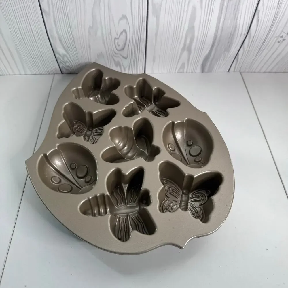 Nordic Ware Cake Pan Backyard Bugs Butterfly Ladybugs Cakes 8 Cakelets
